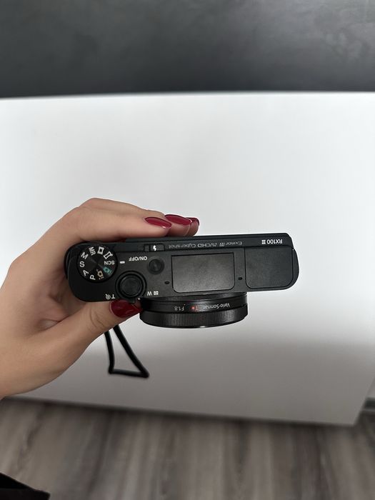 Sony RX100 III (аналог Canon G7X)