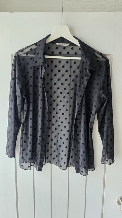 Camisa Stradivarius preta bolinhas M