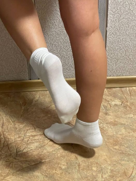 Білі носочки. Звертайтеся за додатковою інформацією.