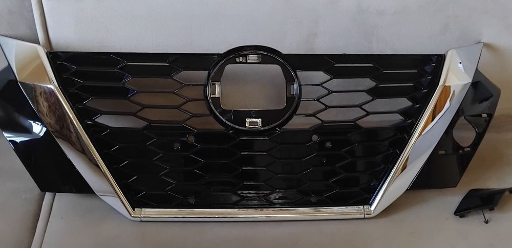 Решітка радіатора nissan sentra B18 2020