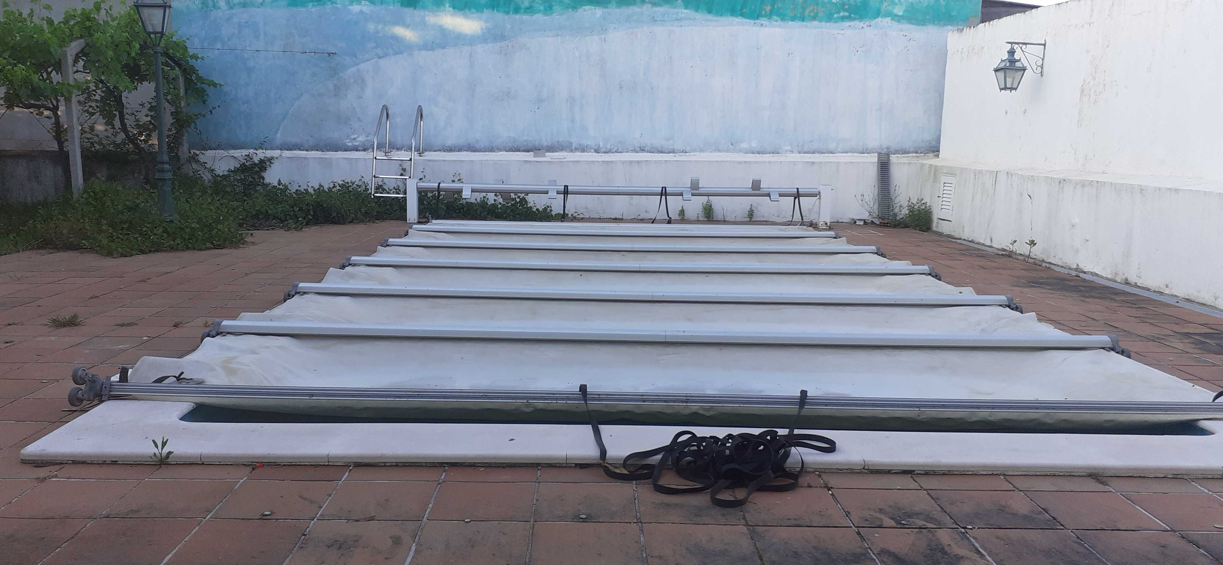 Capa para piscina de 8 m x 4 m, com motor e comando, em ótimo estado