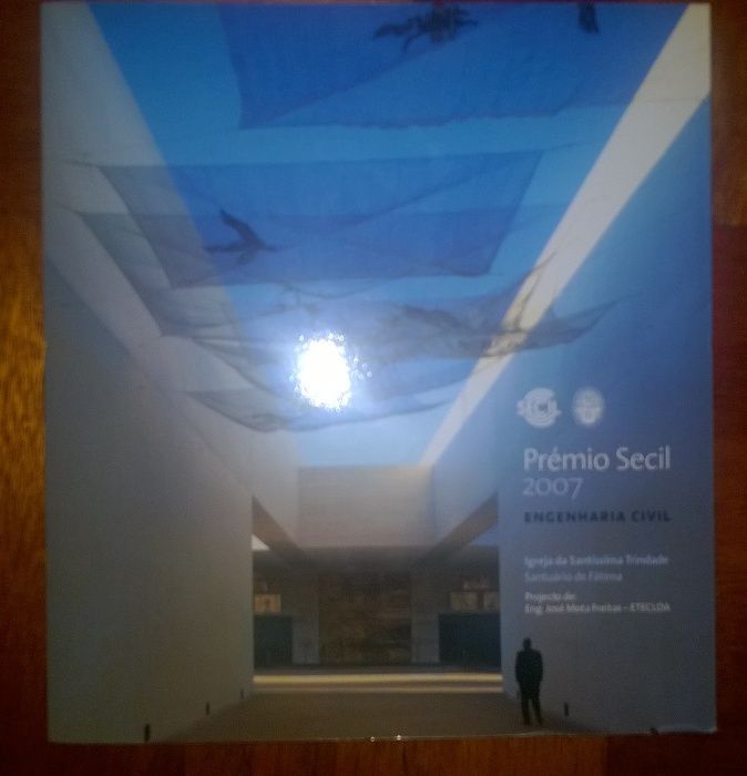 Livro Prémio Sécil 2007 Igreja Santíssima Trindade Fátima