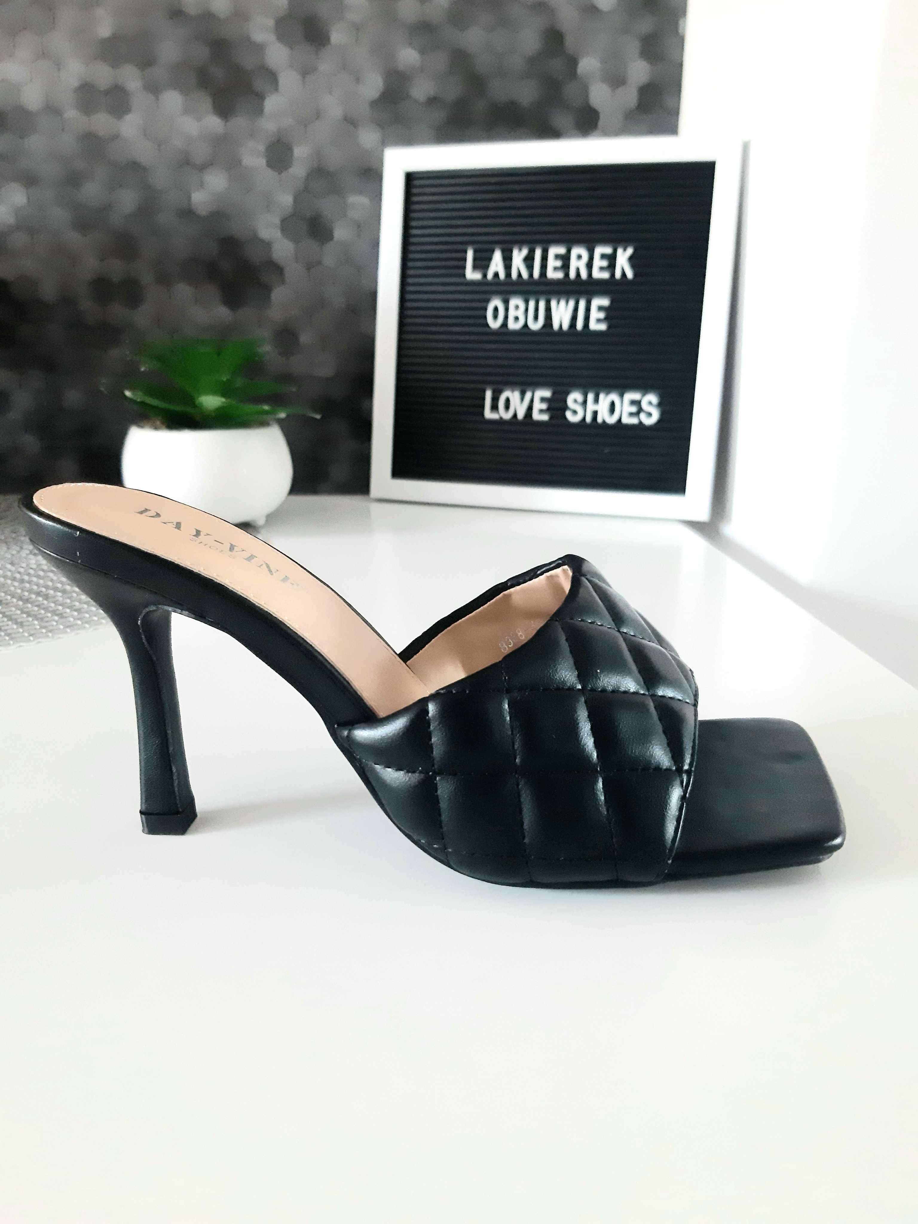 Klapki PIKOWANE na obcasie black 39