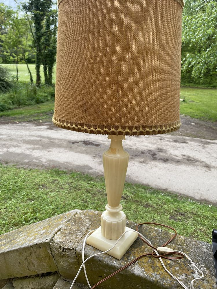 Вінтажна настільна лампа з ніжкою з натурального каменя