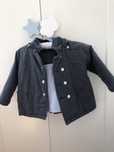 Gabardine com capuz Laranjinha 12-24m