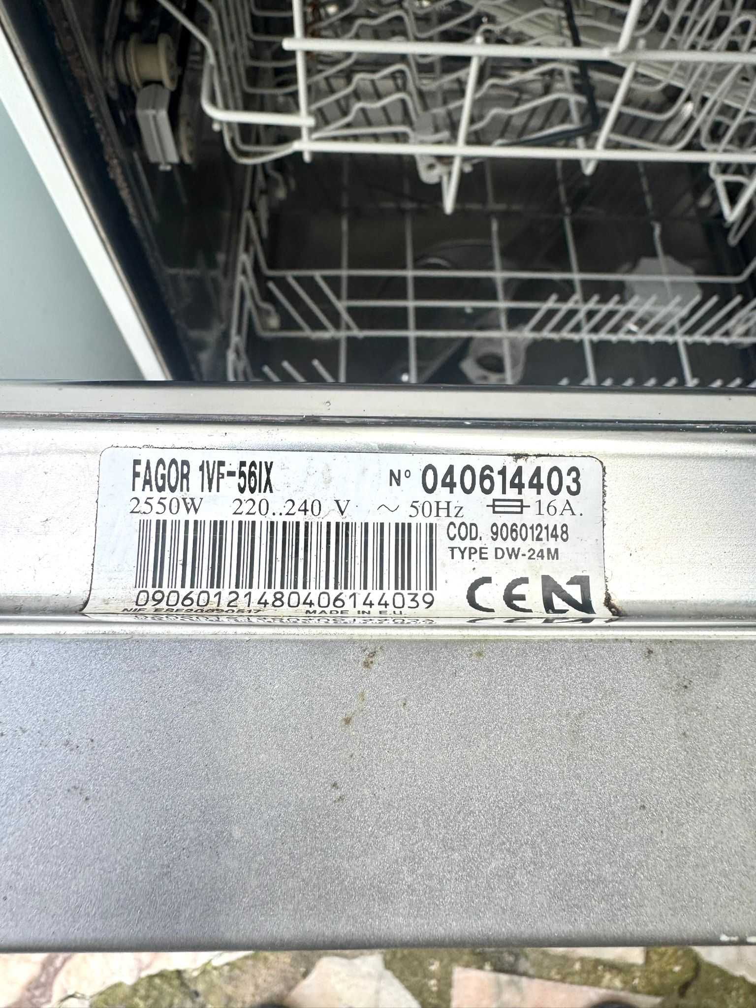 Máquina Lavar Loiça Encastre Fagor a Funcionar