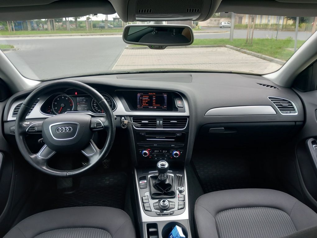 Audi a4 b8 1.8 tfsi 170 km mały przebieg  171tys  100%sprawne  2013rok