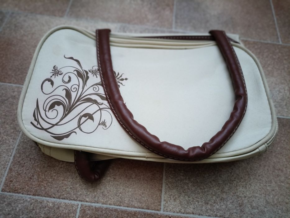 Kosmetyczka, kuferek beżowy