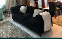Sofá preto de 3 lugares