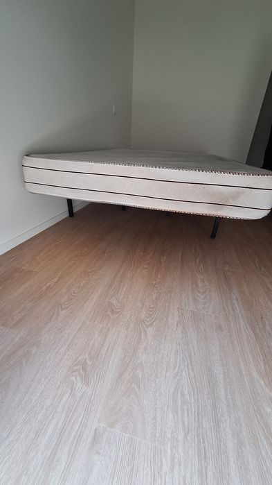 Vendo estrado e colchão