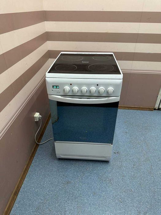 Плита електрична Hotpoin Ariston CUCINA C3VM5 склокераміка м.Шулявська