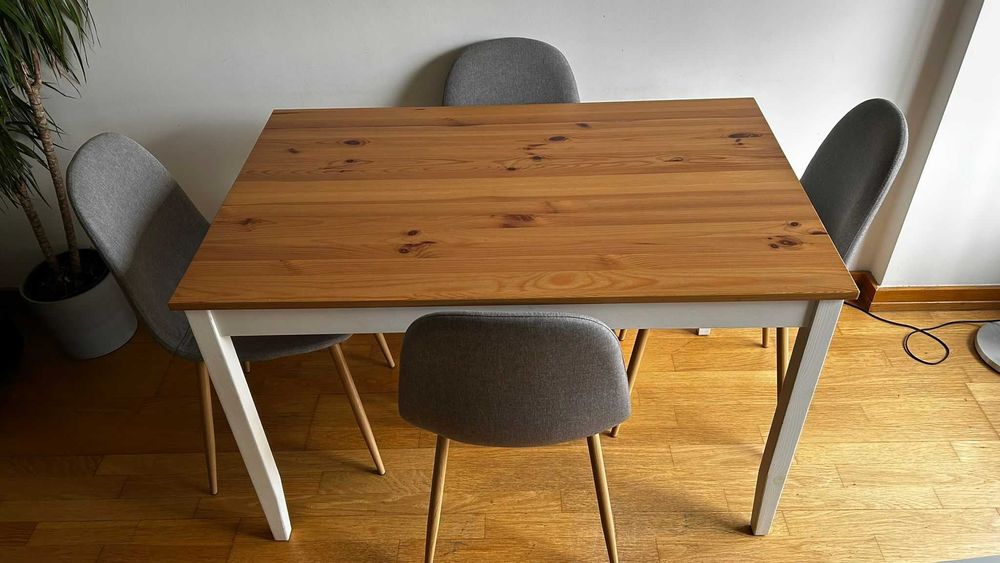 Mesa de jantar + conjunto de cadeiras acolchoadas