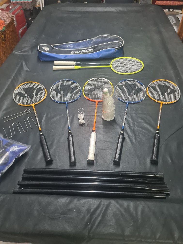 Conjuntos de Raquetes Badminton e Ofereço Raquete Slazenger...