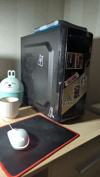 Комп'ютер, монітор, колонки, клавіатура безпровідна