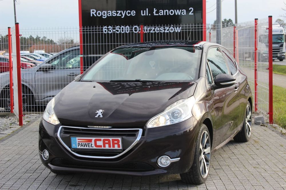 Peugeot 208 1.6 Benzyna 156KM - Nawigacja GPS - Climatronic - Parktronic - Panoram