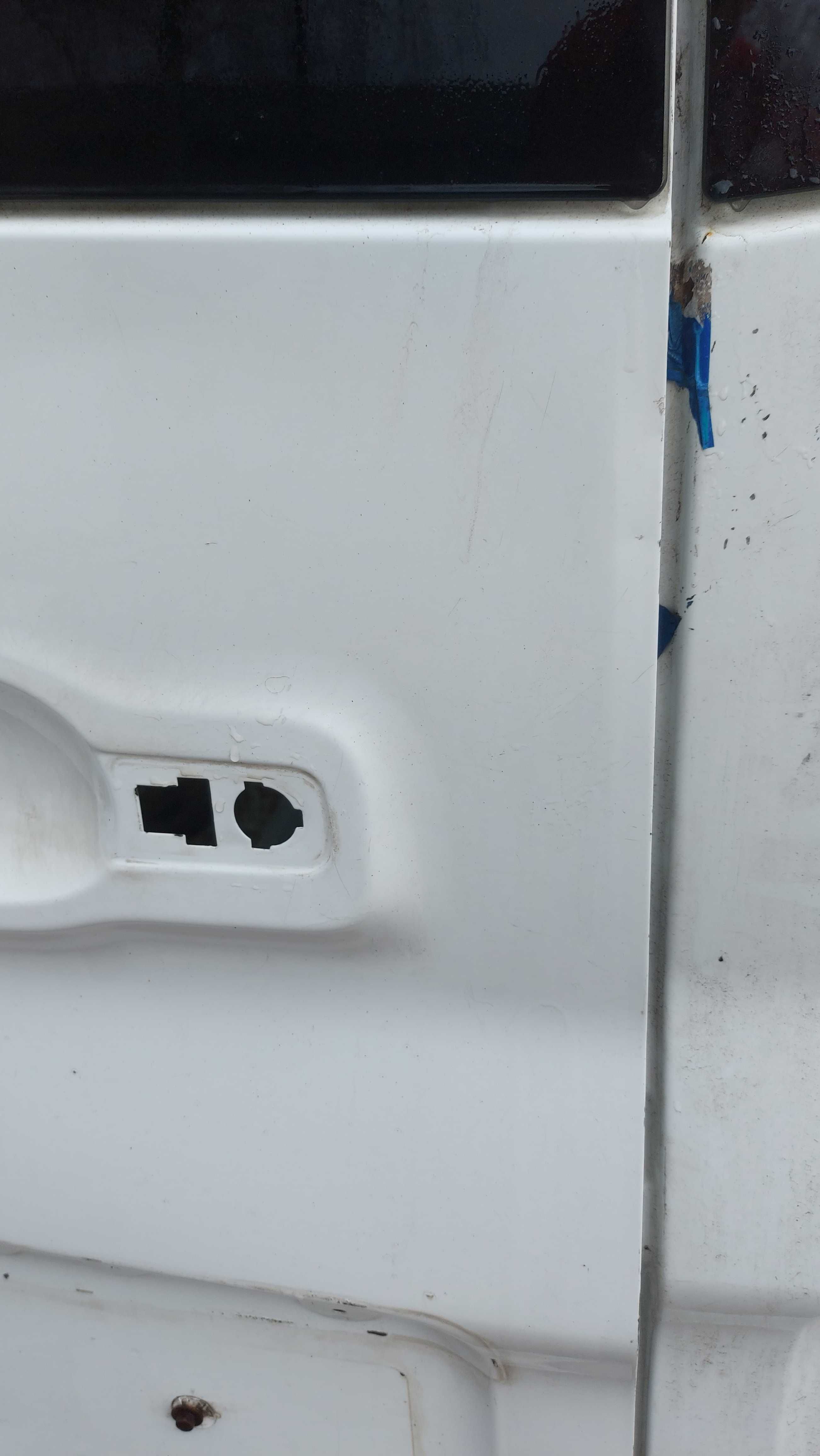 Двері задні Trafic3 ( Vivaro 3, Nissan NV300) 2014 -, 901017661R Б/В