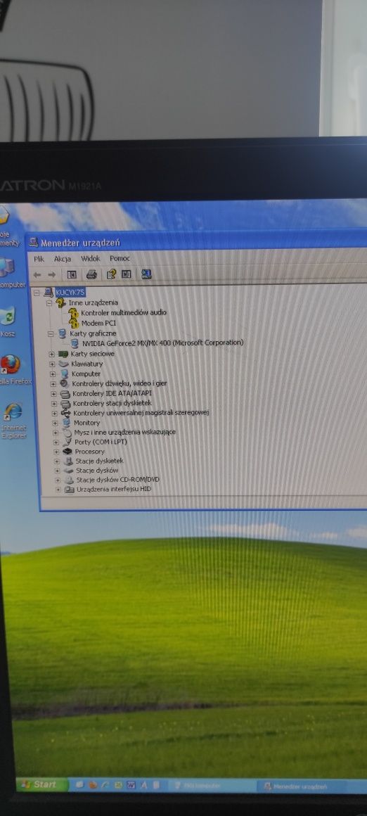 Stary komputer Rainbow - PC.pl Windows XP + monitor + klawiatura