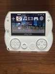 PSP Go Branca com carregador e cartão de memória