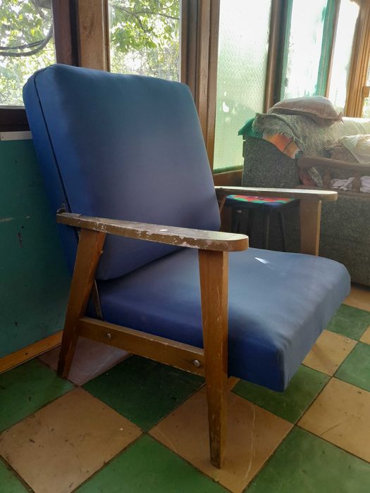 Продам кресло бордового цвета