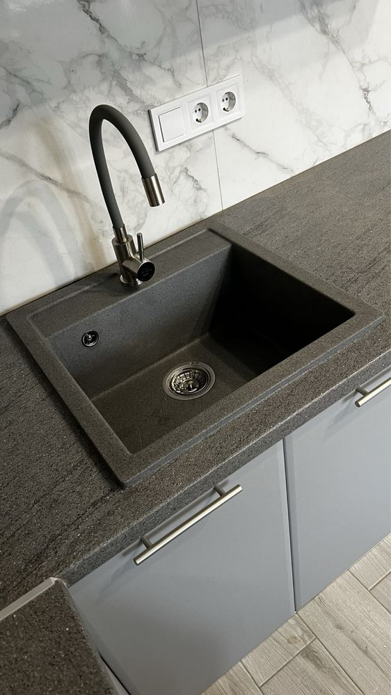 Комплект мийка кухонна гранітна Р9 + кран у подарунок мойка кухонная
