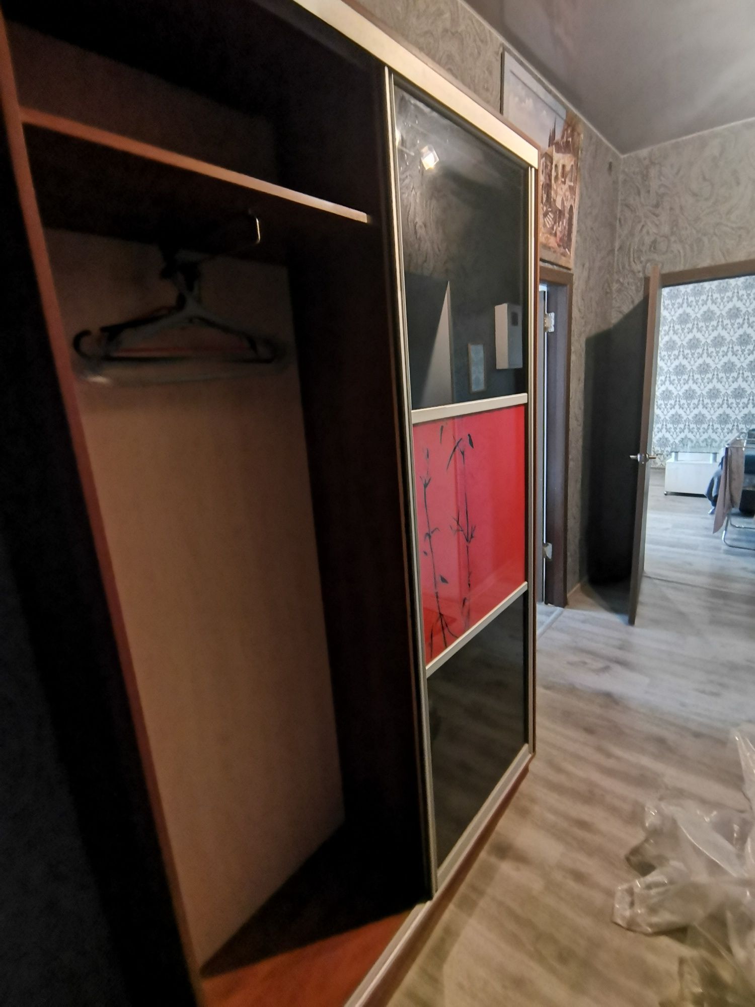 Продам Прихожую ширина 136 высота 215