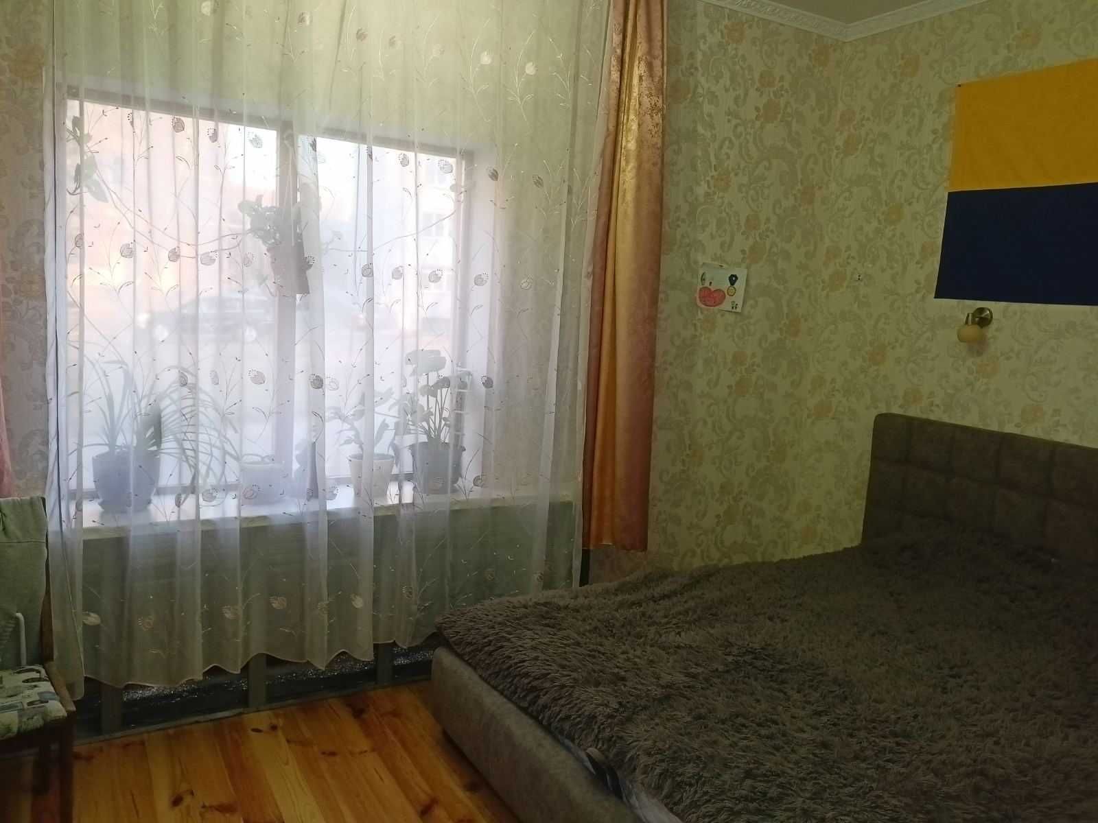 Продам частину будинку з ремонтом в центрі