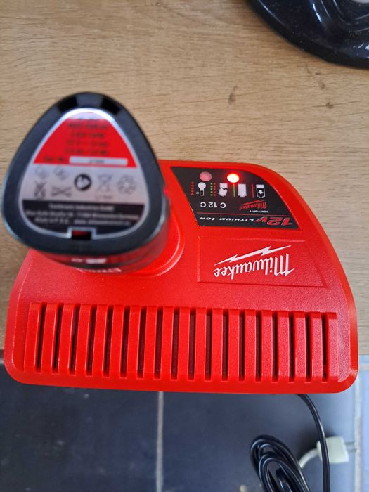 Wiertarko wkrętak kątowy Milwaukee M12