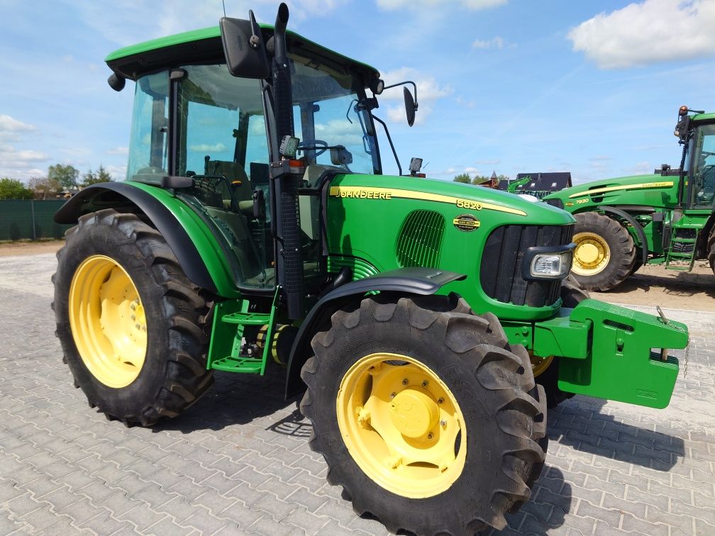 Ciągnik JOHN DEERE 5820 PowerQuad pneumatyka