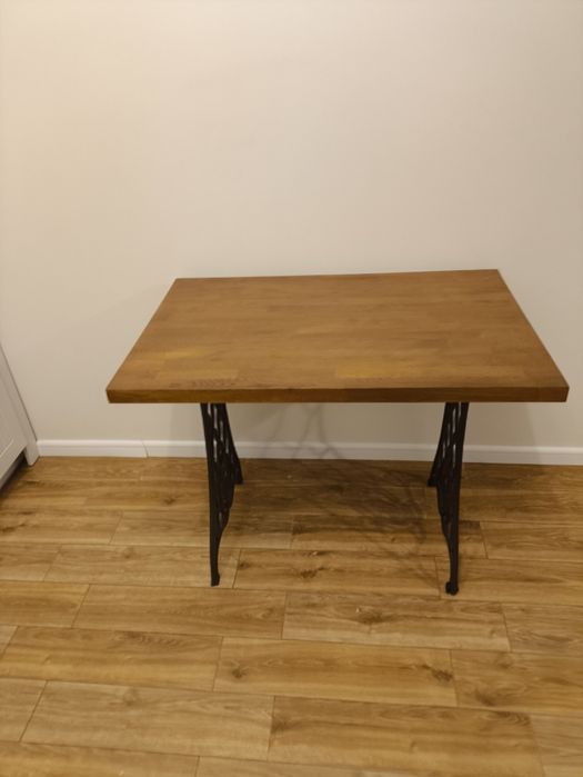 Stolik, stół, biurko, blat drewniany, dębowy, nogi, stelaż Singer