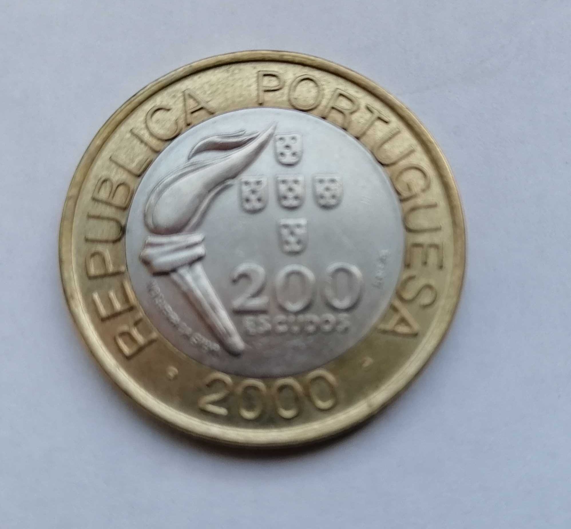 moedas comemorativas 200 e 100 escudos