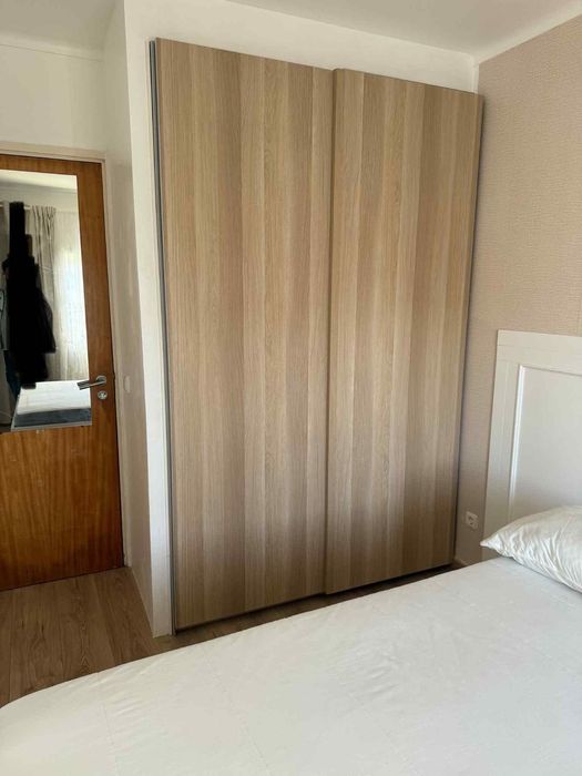 Alugo quarto remodelado e com tv