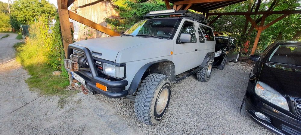 Nissan Terrano 1, 2.4 benzyna 1988r.