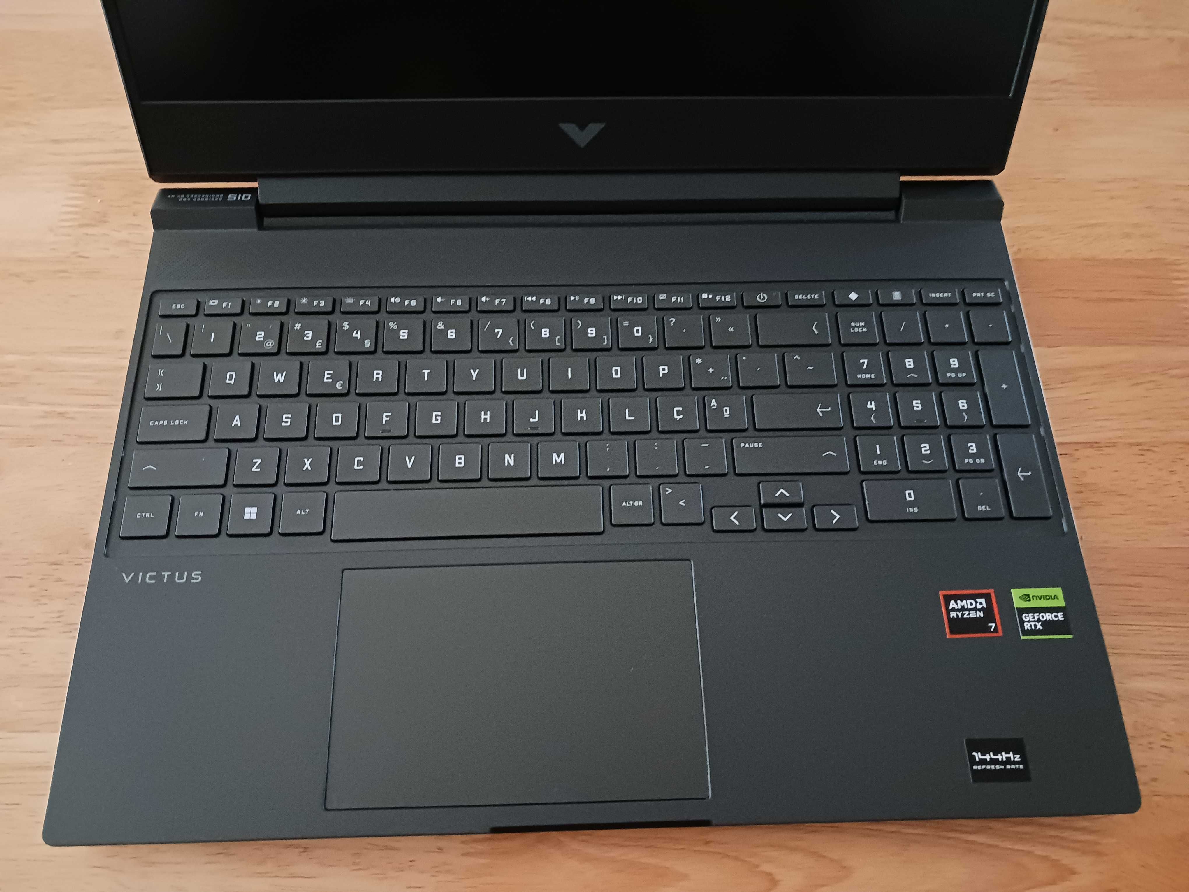 HP Victus - AMD 7-8845HS - NVIDIA RTX 4050 - 16 GB - 512 GB SSD - 15.6