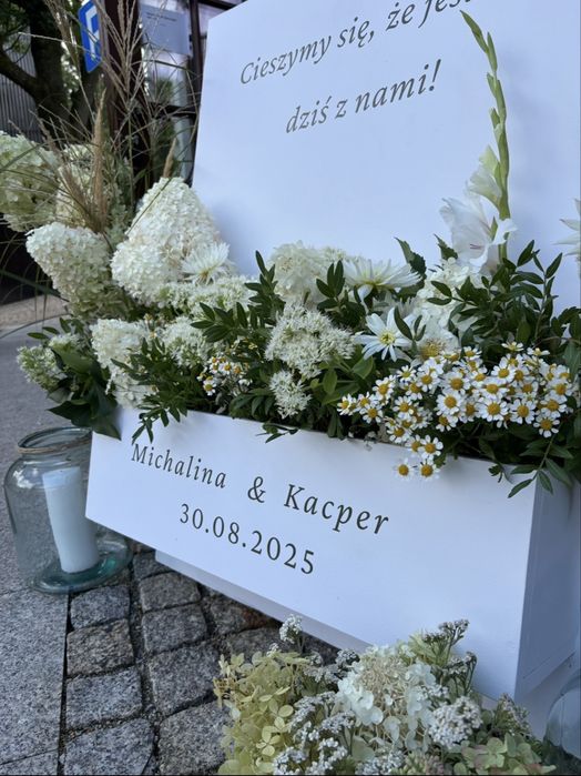 Tablica powitalna z miejscem na kwiaty stojak wesele ślub dekoracja