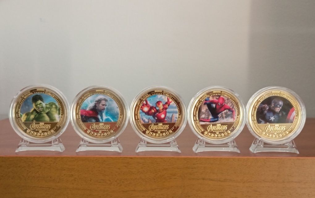 Conjunto 5 Moedas Comemorativas Marvel - Avengers Assemble com Suporte