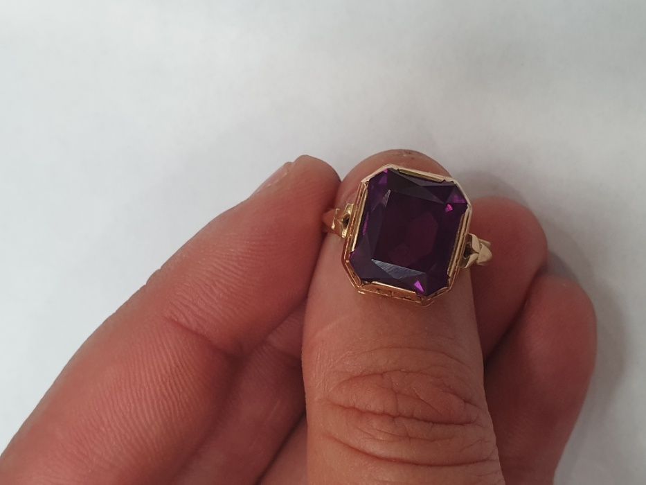 II poł. XX wieku! Złoty pierścionek/ WARMET/ 5.07 gram/ R15/ Ametyst