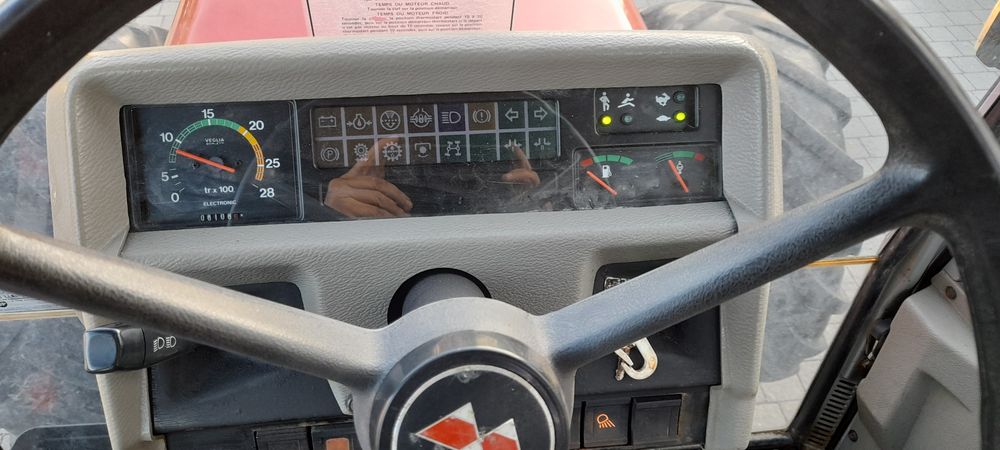 Massey Ferguson 3055 nie Renault Case john deere