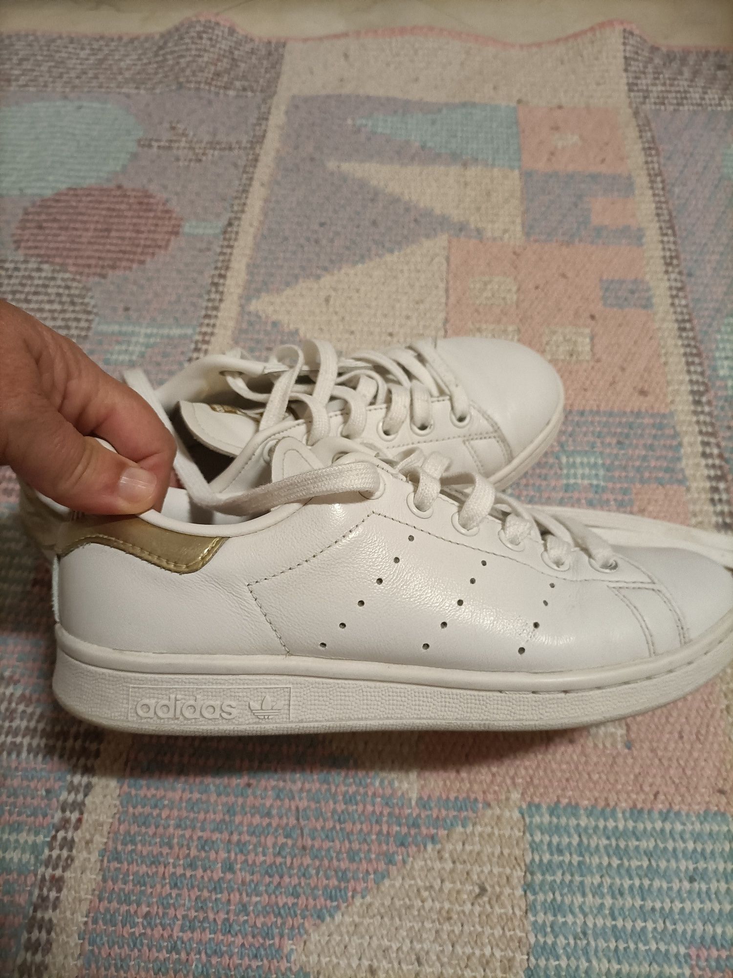 Tênis adidas Stan Smith, em ótimo estado, tamanho 37 e um terço.