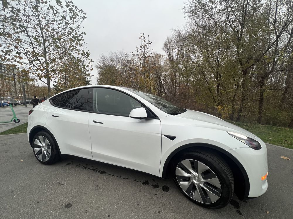 Продам Tesla Model Y