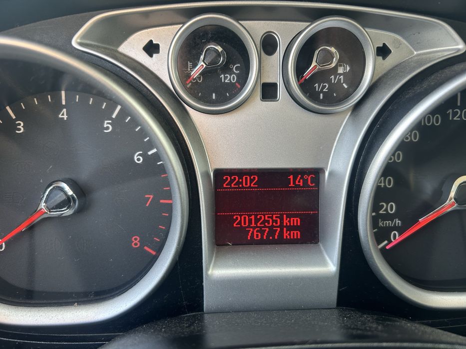 Ford focus 1.6 2010r
