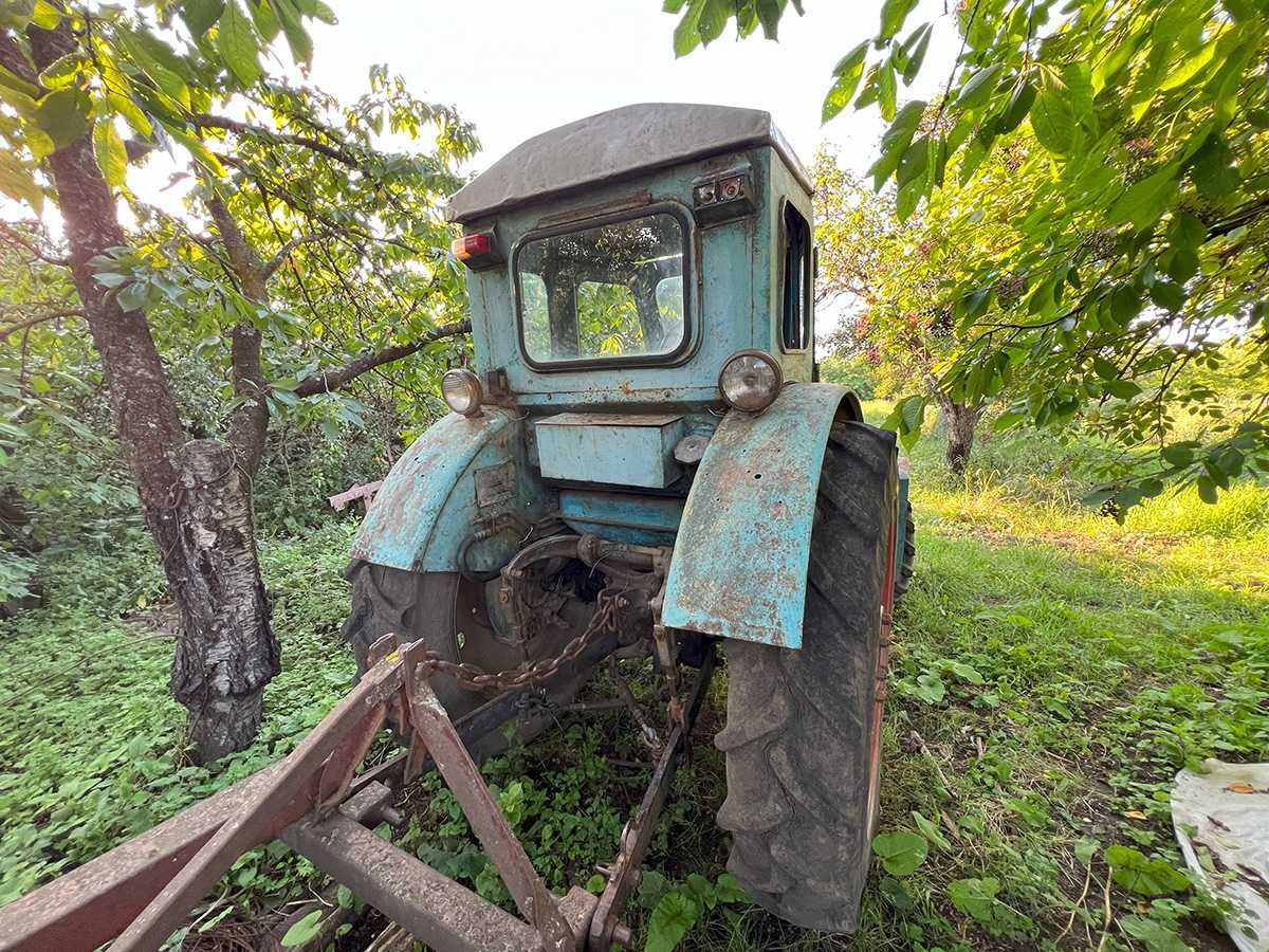 Трактор Т-40 прицеп культиватор плуг діскова борона картоплекопалка