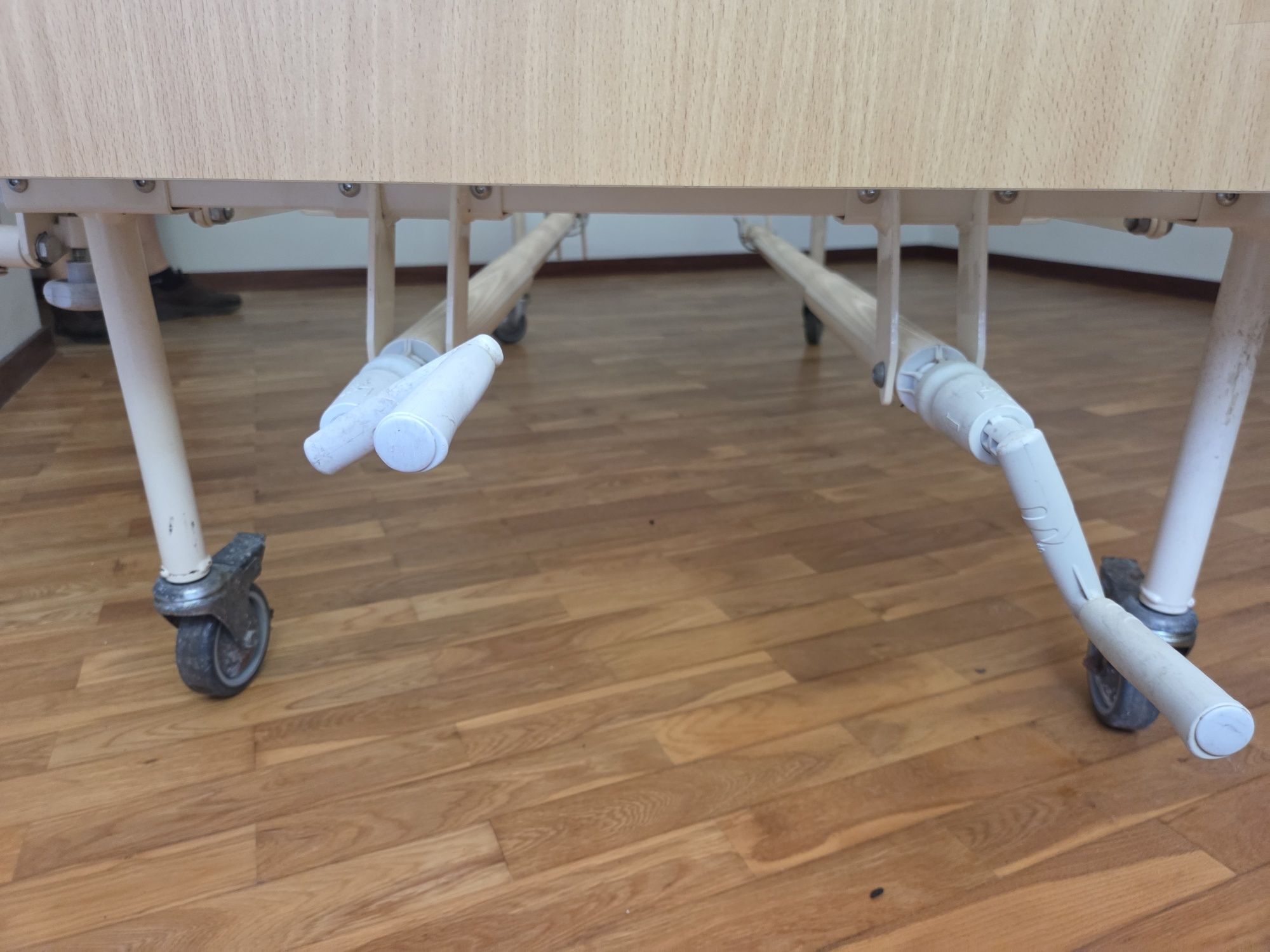 Cama hospitalar articulada INVACARE