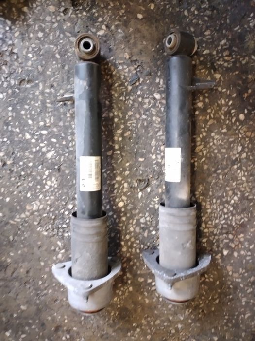 Bmw x5 e70 amortyzatory tyl lift komplet
