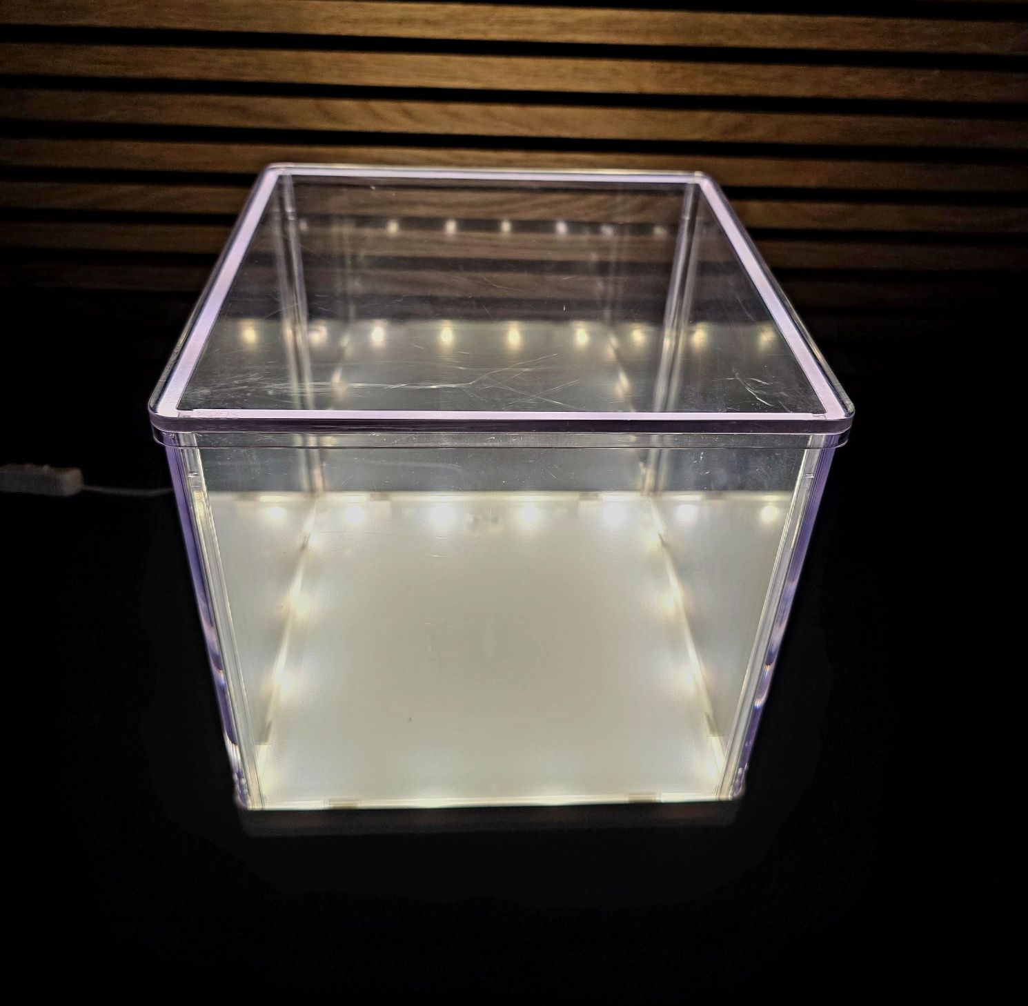 Caixas acrílico com luz lead