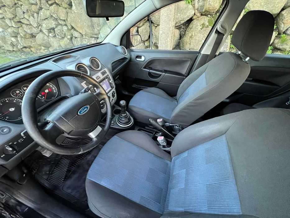 Ford Fiesta 1.25i - 100 Mil Kms - A/C