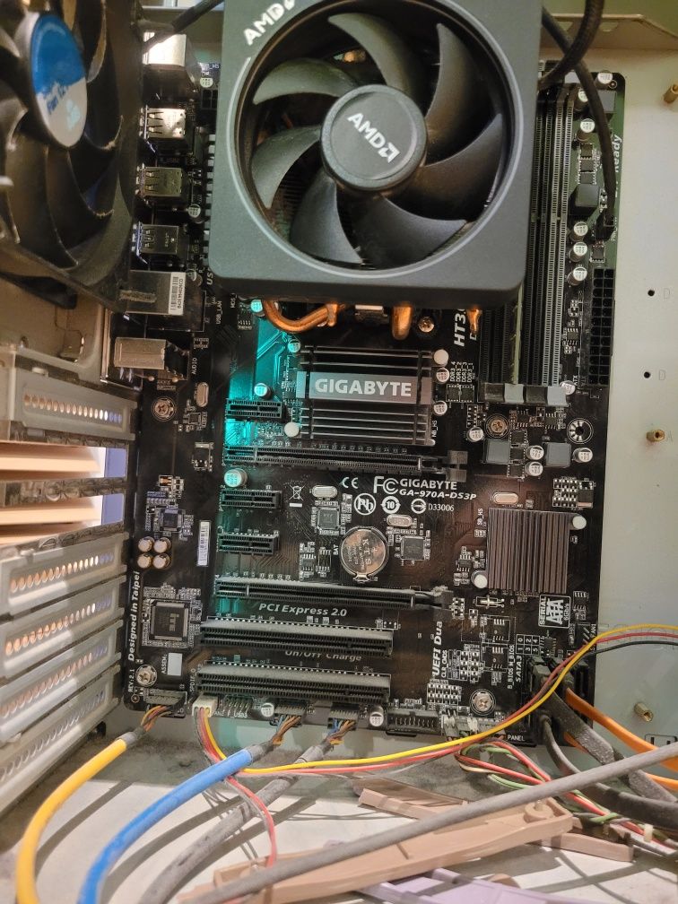 Procesor AMD FX 8350, płyta Gigabyte GA-970A, 8 GB ram