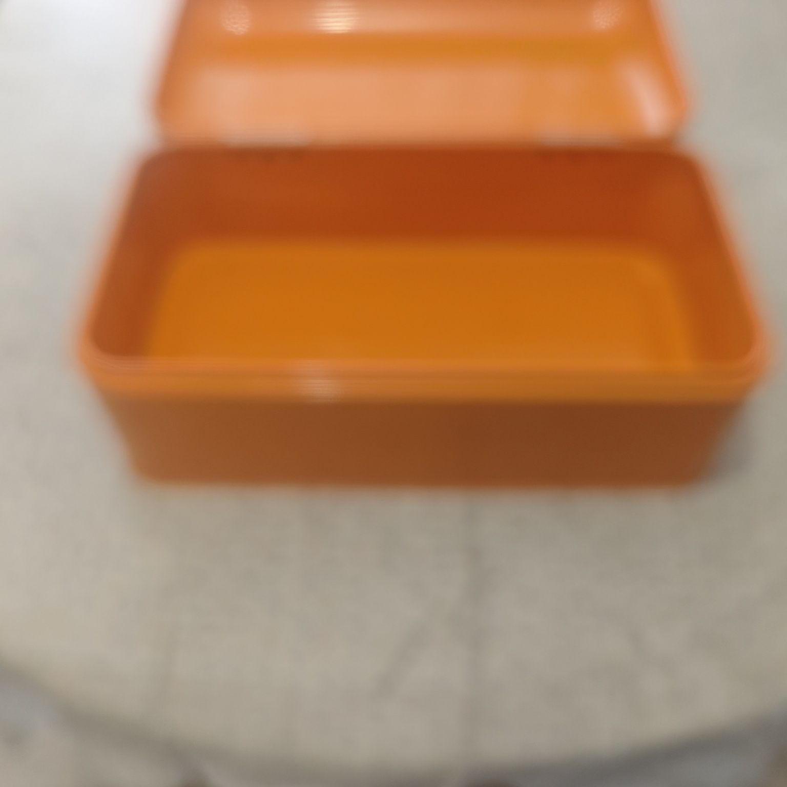 Caixa de pão laranja