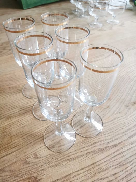 Kieliszki PRL do wina ze złotym rantem 6szt