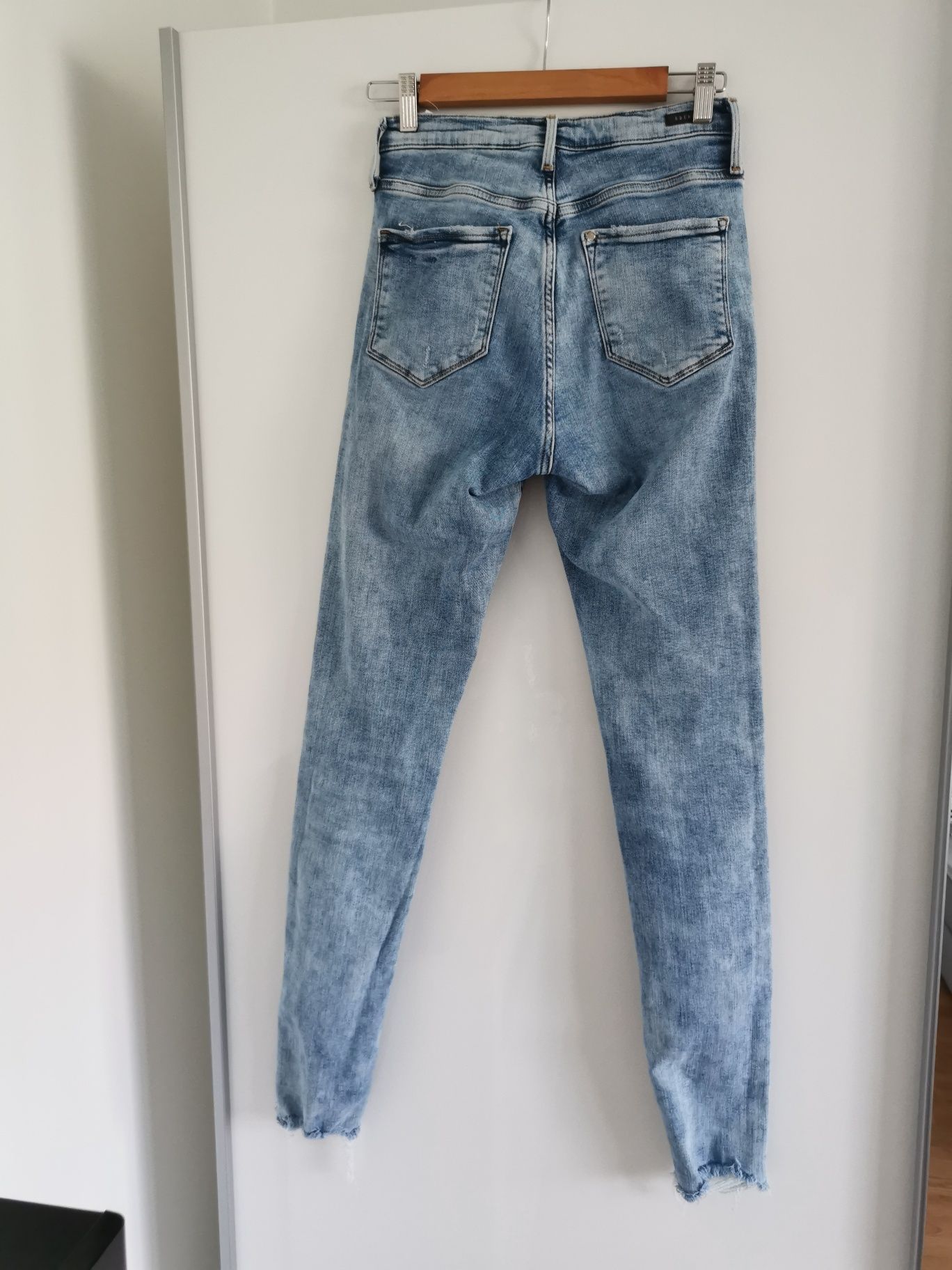 Jasne długie spodnie jeansy dżinsy S 36 H&M 28/34 Divided z wysokim st