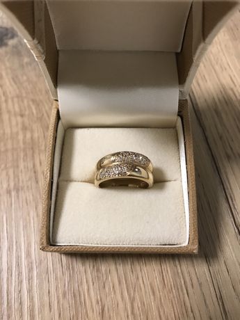 Złoty pierścionek, sygnet z cyrkoniami 585